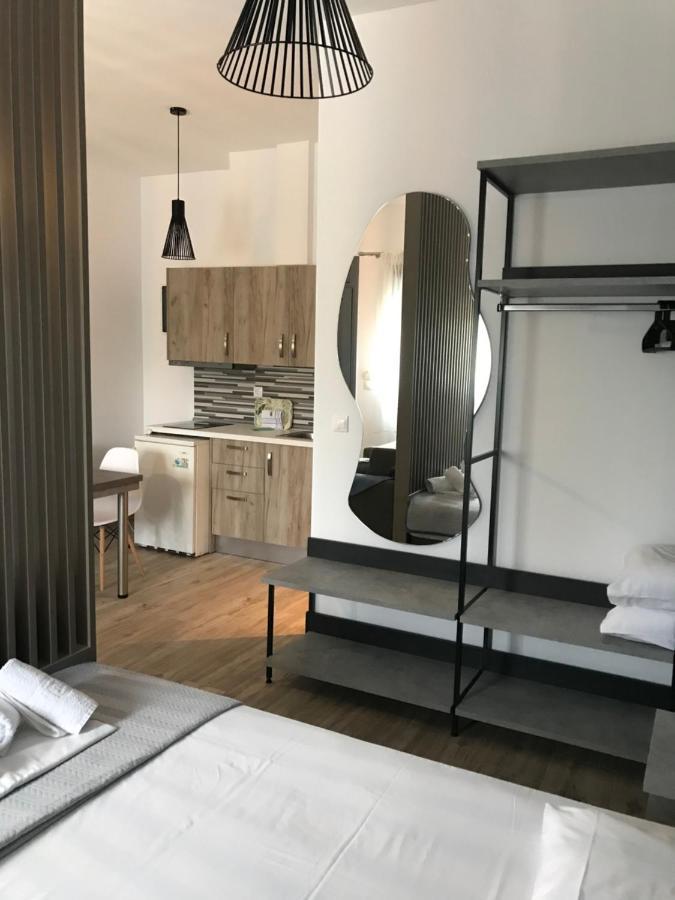Savvas House Hotell Neos Marmaras Exteriör bild